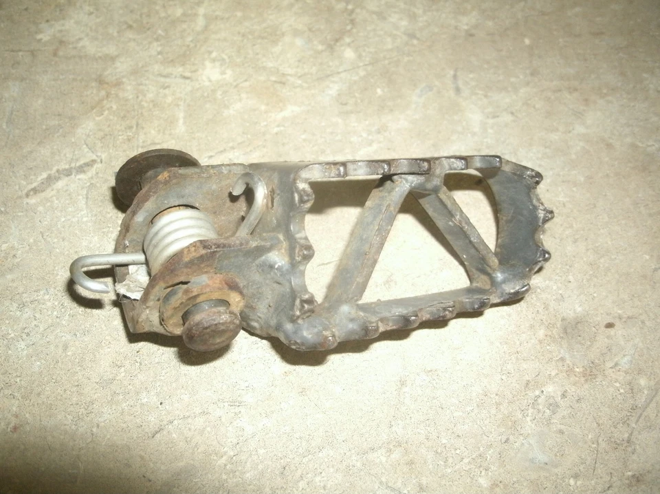 94 95 96 97 KTM   250 300 360 LEFT SIDE FOOT REST - Image 1 of 1