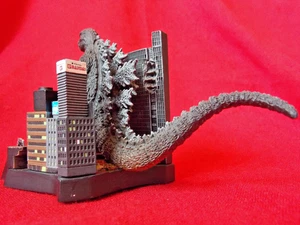 1984 GODZILLA Diorama BANDAI PVC MINI Figura ALTEZZA 3" 7,5cm KAIJU GIOCATTOLO UK ๐ - Foto 1 di 21