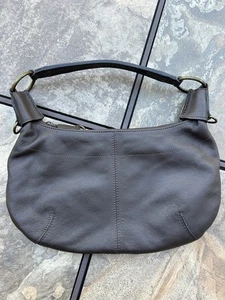 Wilson's Cuero Suave Guijarro Marrón Bolso de Hombro Latón Herrajes Cremallera Hobo Llavero - Imagen 1 de 11