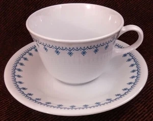 Corelle Schneeflocke blaue Girlande Tee Kaffeetasse & Untertasse - bis zu 9 Sets verfügbar - Bild 1 von 4