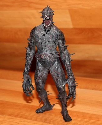 Figura de ação Resident Evil 4 Regenerator Iron Maiden Neca PS2 Gamecube. - Imagem 1 de 4