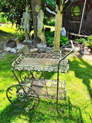 Антикварная/винтажная двухъярусная садовая или патио сервировочная или сеялка из кованого железа - Изображение 1 из 4