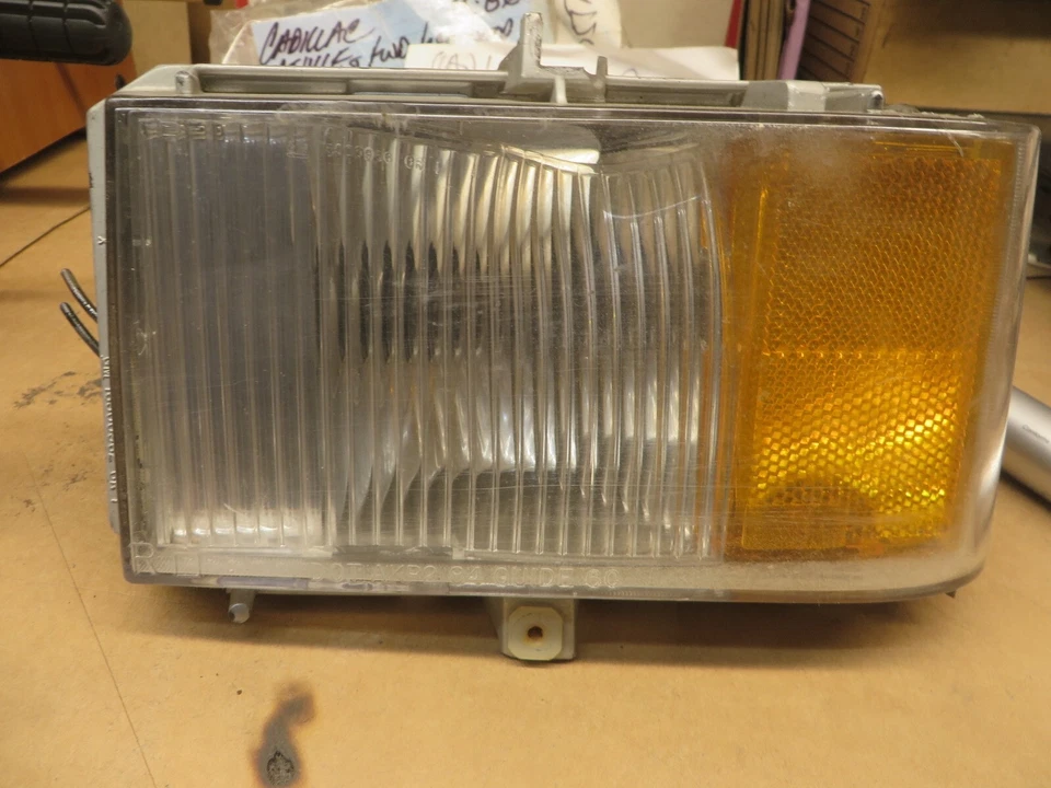 CADILLAC DeVILLE & FWD FLEETWOOD 85 86 1985-86 CORNER LIGHT PASSENGER RH  READ - Image 1 of 4