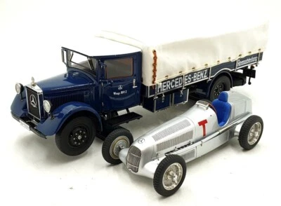 CMC 1/18 Scale M-164 - Mercedes-Benz LKW Renntransporter With W25 T-Car - Image 1 of 4