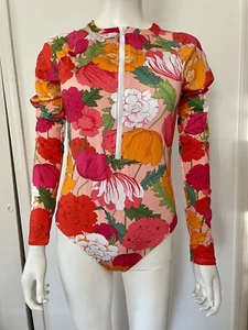 TRINA TURK SUNNY BLOOM TRAJE DE BAÑO MANGA LARGA TRAJE DE PALETA PROTECTOR CONTRA ERUPCIONES L & XL NUEVO CON ETIQUETAS - Imagen 1 de 7