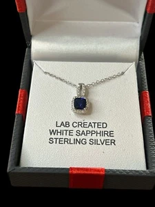 Collar colgante de zafiro azul de corte cuadrado creado en laboratorio de plata de ley de 18" - Imagen 1 de 5