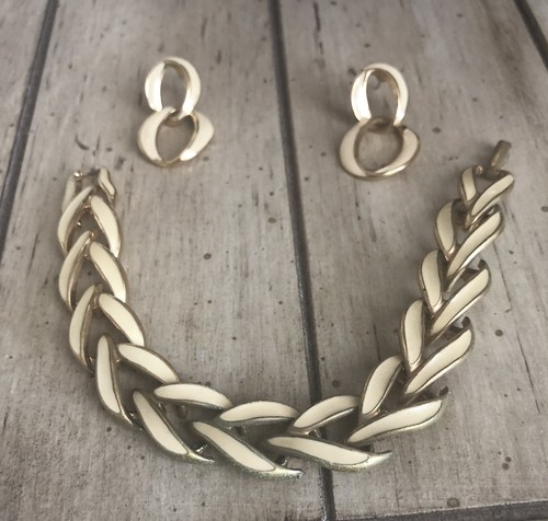 OFF WHITE Set bracciale e orecchini vintage Napier tono oro e bianco sporco crema maglia grano