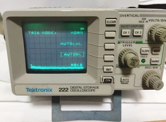 Tektronix 222 battery-operated portable 10MHZ - Image 1 of 4