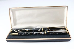 Vintage STIEFEL lackiert schwarz & weiß Blume Brunnen & Kugelschreiber (umhüllt) - Bild 1 von 3