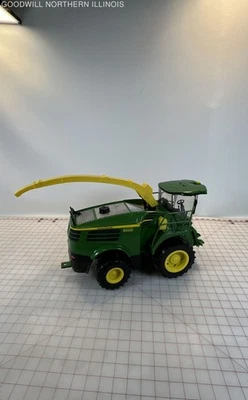 TOMY John Deere 8600 Self-propelled Forage Harvester Toy - Image 1 of 4