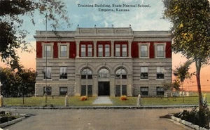 Postal de colección de 1910 de Training Building State Normal School Street View Emporia, KS - Imagen 1 de 2