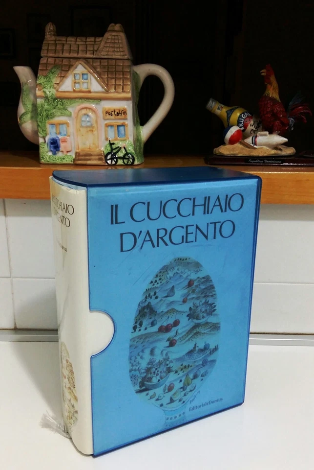 IL CUCCHIAIO D'ARGENTO CON CONTENITORE IN PLEXIGLAS - Immagine 1 di 1