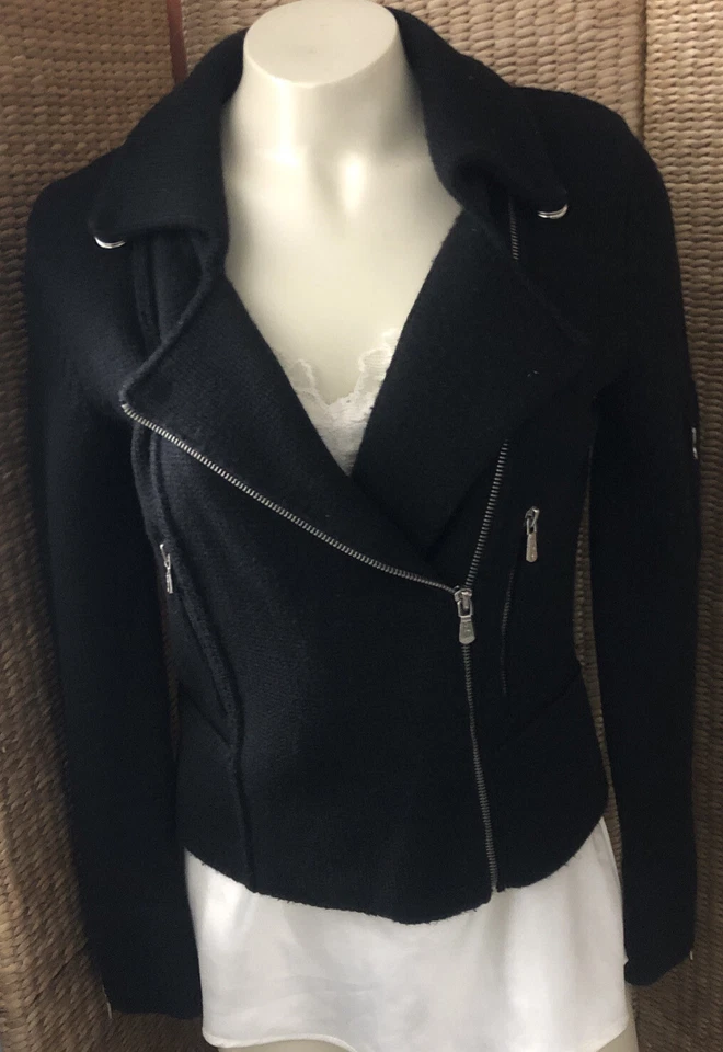 Cárdigan suéter chaqueta pequeña de lana negra ONE GIRL WHO. Foto 1 de 4