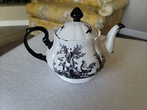 Vntg Black & White Rooster Transfer / Toile Pattern Tea Pot - Picture 1 of 10