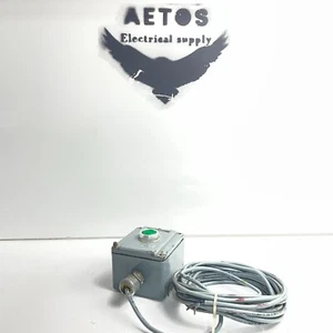 ALLEN BRADLEY 800T-1TZ PUSHBUTTON ENCLOSURE 30MM DIE CAST ALUMINUM SER M - Picture 1 of 5