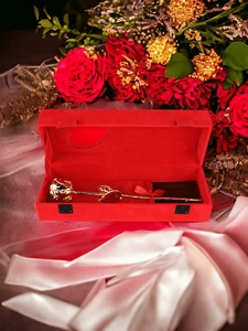 Rosa dorada caja de regalo roja, cumpleaños, día de la madre - Imagen 1 de 2
