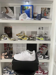 Taglia 9,5 - Nike Kobe Bryant x Air Force 1 Low Forever bianche - Foto 1 di 21