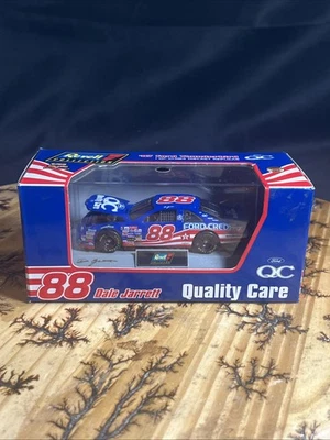 Dale Jarrett Revell Collection 1997 Ford Thunderbird Quality Care 1:43 Diecast - Imagem 1 de 4