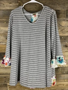 Terra&Sky Women Plus Sz 2X Gray/White Stripe Long Sleeve Floral Lace Up Bac Top - Picture 1 of 12