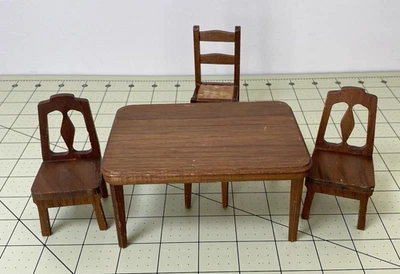 Mesa de comedor Strombecker para casa de muñecas de colección 3 sillas muebles de nogal juguetes Foto 1 de 4