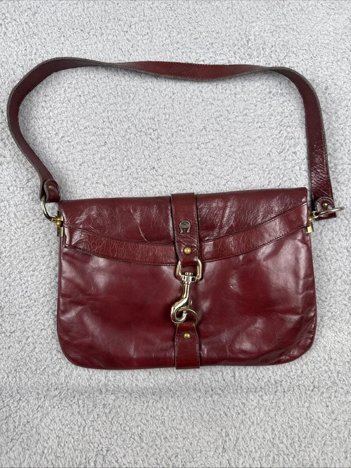 Cartera de hombro vintage años 80 Etienne Aigner hecha a mano con logotipo de cuero sangre de buey con morror Foto 1 de 4