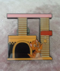 Loungefly/Disney - Katzenturmhaus - Oliver - Mystery Box Puzzle Pin - Bild 1 von 1