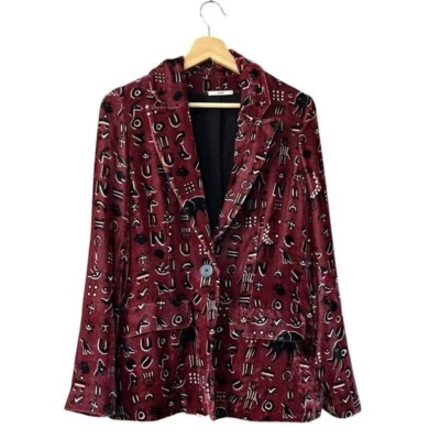 Chaqueta Blazer Edun Terciopelo Rojo Vino Estampado de Runas Antiguas Talla Mediana Foto 1 de 4