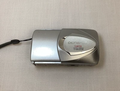 Cámara digital Olympus Camedia D-560 zoom 3,2 MP plateada sin probar-piezas Foto 1 de 4