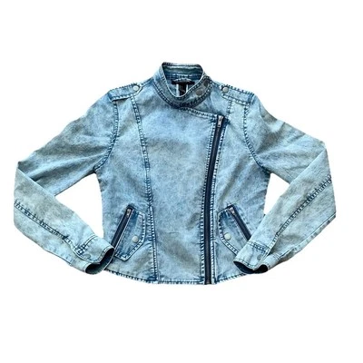 Chaqueta de mezclilla para motociclista Forever 21 Los Angeles lavado ácido claro para mujer talla pequeña” Foto 1 de 4