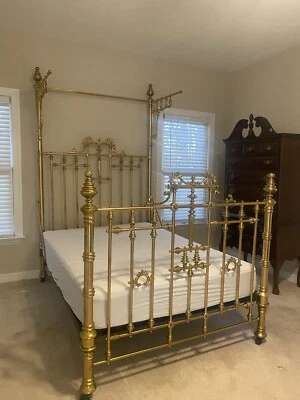 Cama de latón macizo de la época victoriana Foto 1 de 4
