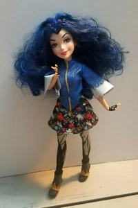 DISNEY -Descendants -Signature Isle of The Lost -EVIE DOLL -Hasbro 2014 - Picture 1 of 2