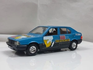 Modelo librea Bburago 1/24 Alfa Romeo 33 Trans Africa Race Rally - Imagen 1 de 8