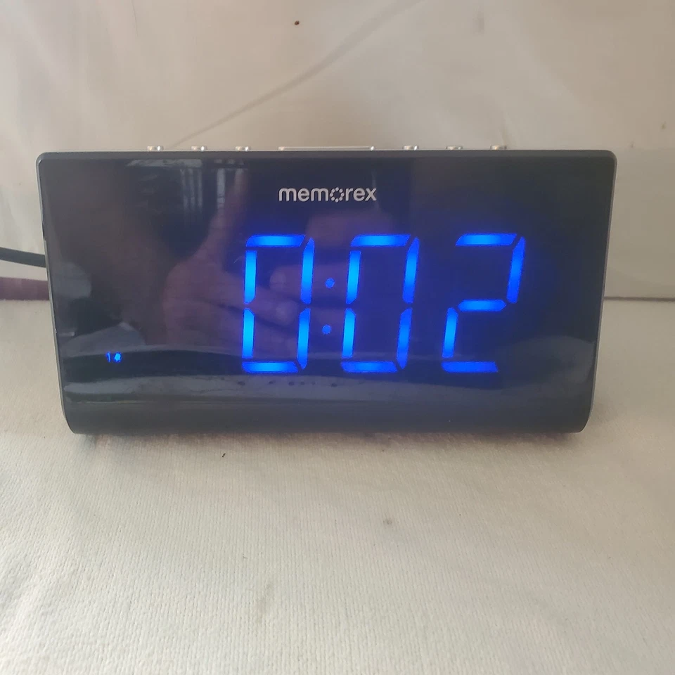 Memorex MC0952 Projection Clock Radio  AM/FM  DUAL ALARM - WORKS  - Image 1 of 3