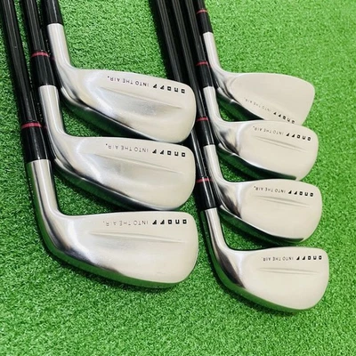 ONOFF Right Handed Iron Set INTO THE AIR 4-9,P Graphite Shaft Flex R - Image 1 of 4