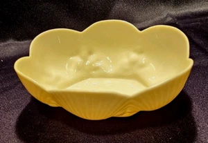 Belleek Ireland Bowl, Pale Yellow Scallop Shell Coral ( Green Mark ) - Picture 1 of 5