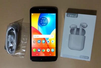 Motorola Moto E4 16GB Unlocked 5" Smartphone  & Earpod - Immaculate - Image 1 of 4