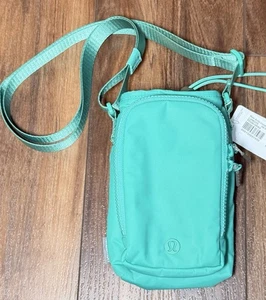 Lululemon Water Bottle Crossbody with Front Pocket 2L Mint Green New With Tags - Picture 1 of 11