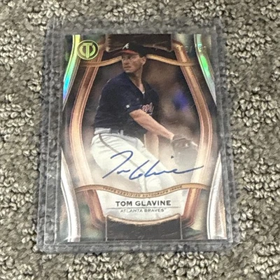 2025 Topps Tribute Pillars of the Game/199 Tom Glavine Auto HOF BRAVES Foto 1 de 4