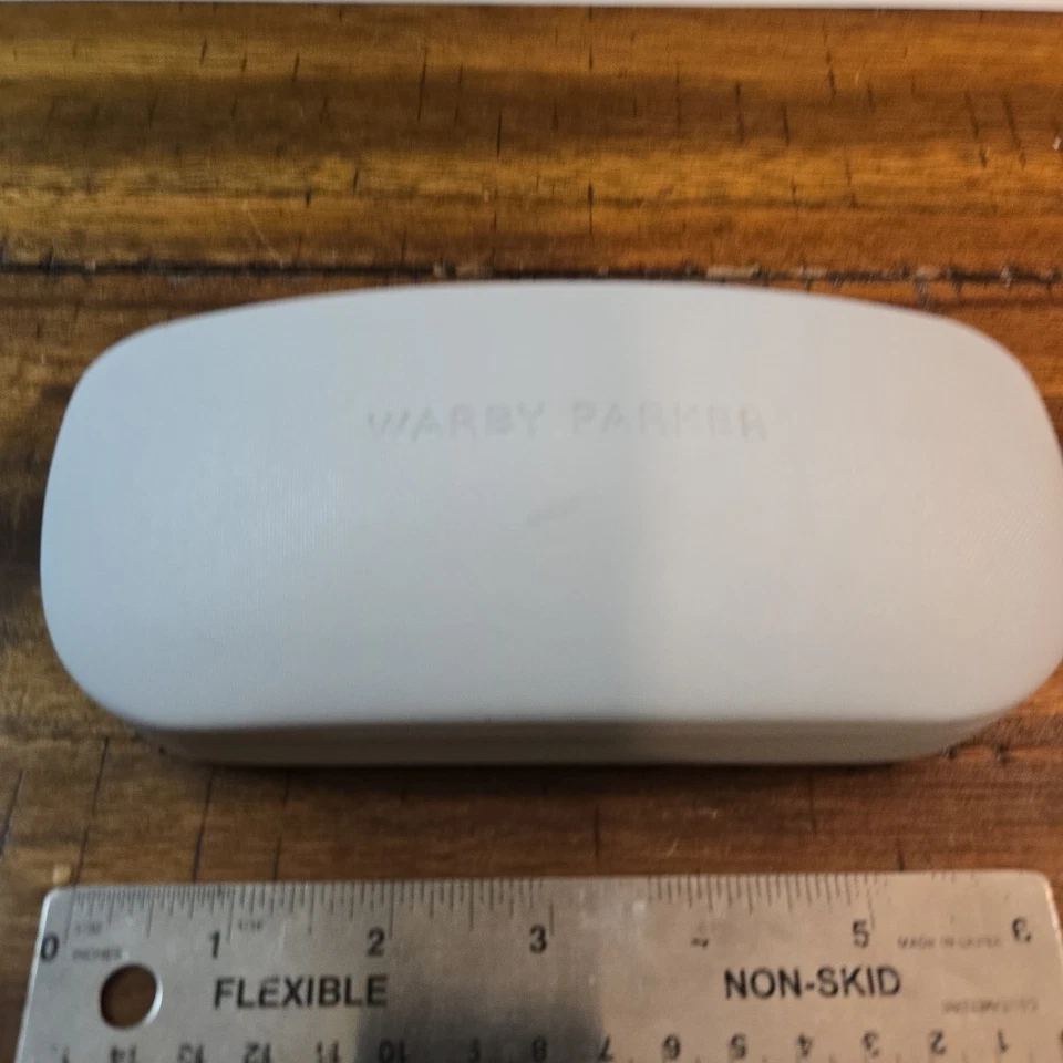 Estuche para gafas de sol Warby Parker Foto 1 de 4