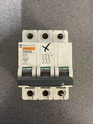 MERLIN GERIN 40 AMP CURVE D 10kA TRIPLE POLE MCB CIRCUIT BREAKER C60HD 25733 - Image 1 of 4