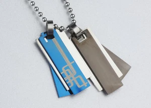 Sgombero! Collana con ciondolo uomo in acciaio inox titanio 3 barre blu/nero  - Foto 1 di 6