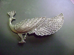 SPILLA VINTAGE NOS- ANNI 80 BELLISSIMA PAVONE, OCCHIO DI CRISTALLO PELTRO!!! - Foto 1 di 4