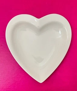Tognana Porcellane Italy White Heart Shaped Mini Party Plate 5.25" H - Picture 1 of 3