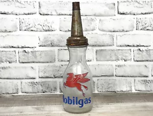 Vintage Style 1 Quart Glas Mobilgas Pegasus Master Ölflasche Metall Top & Auslauf 14" - Bild 1 von 4