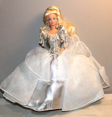 1992 MATTEL HAPPY HOLIDAYS SPECIAL EDITION BARBIE DOLL LOOSE - Image 1 of 3