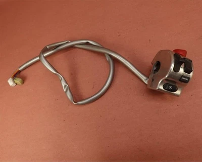 99-13 YAMAHA XVZ 1300 TF XVZ1300 VENTURE ROYAL STAR Interruptor derecho parada de arranque Foto 1 de 4