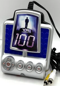 '07 Jakks Pacific 1 vs. 100 TV Edition 1 Hit Quiz Show Plug & Play TV Bob Saget_ - Foto 1 di 12