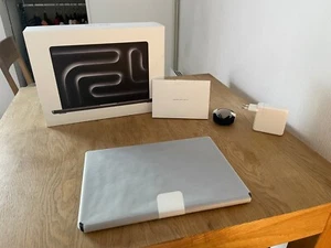 Macbook pro M3 18Go CPU 12C 1To SSD GERMAN KEYBOARD QWERTY - As New - Photo 1/24