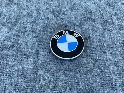 LOGO EMBLEMA MALETERO TRASERO 7463715 BMW 530I 540I M5 G30 (17-20) OEM Foto 1 de 4