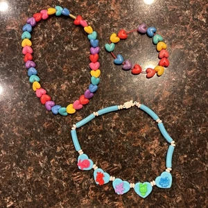 Vintage 80er Jahre Kinder HALSKETTE Kunststoff Herzen Halskette und Armband - Bild 1 von 12
